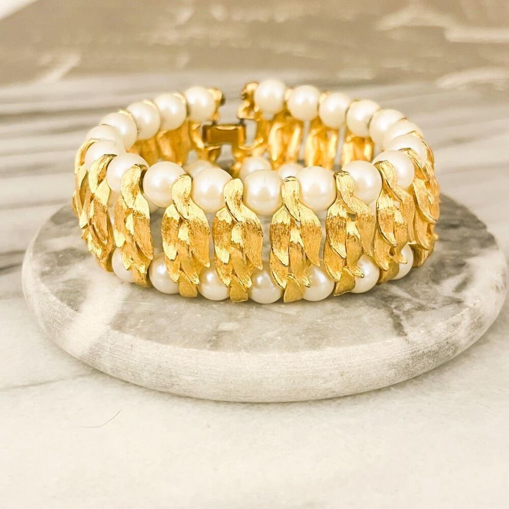 Vintage Hollywood Regency Wide Faux‎ Pearl Bracelet | Gold Tone Leaf Link | MCM